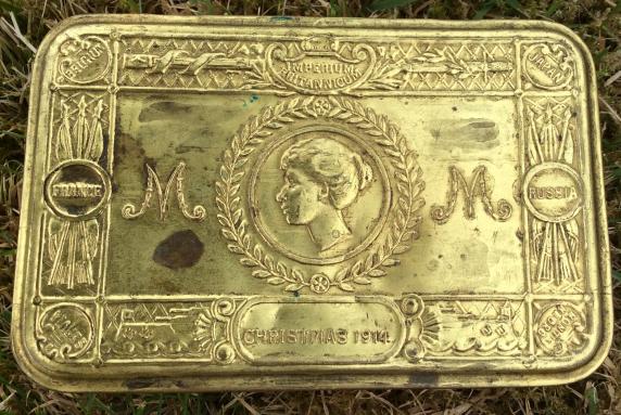 1914 Christmas Tin