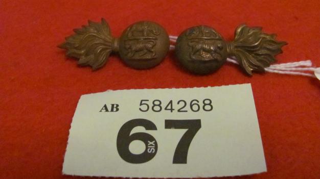Pair WW1 R Dublin Fusilers collar badges