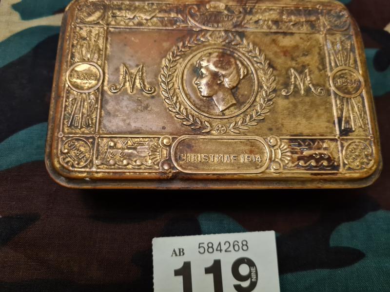 1914 Christmas Tin   ( original )